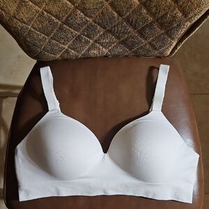 Truekind Supportive Comfort Wireless Shaping Bra Seamless Lined Padded White